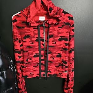 BOMBSHELL RED CAMO